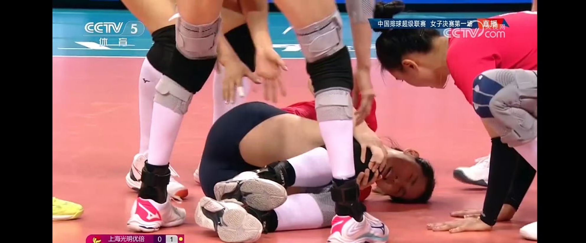 女子排球无人能挡，完胜对手