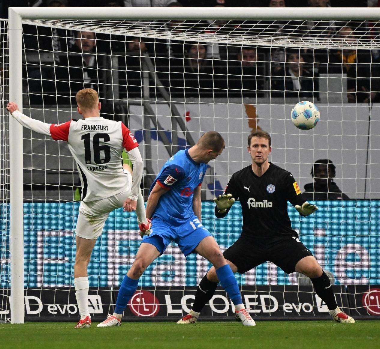 开云体育入口-法兰克福客场大胜，持续顶级表现