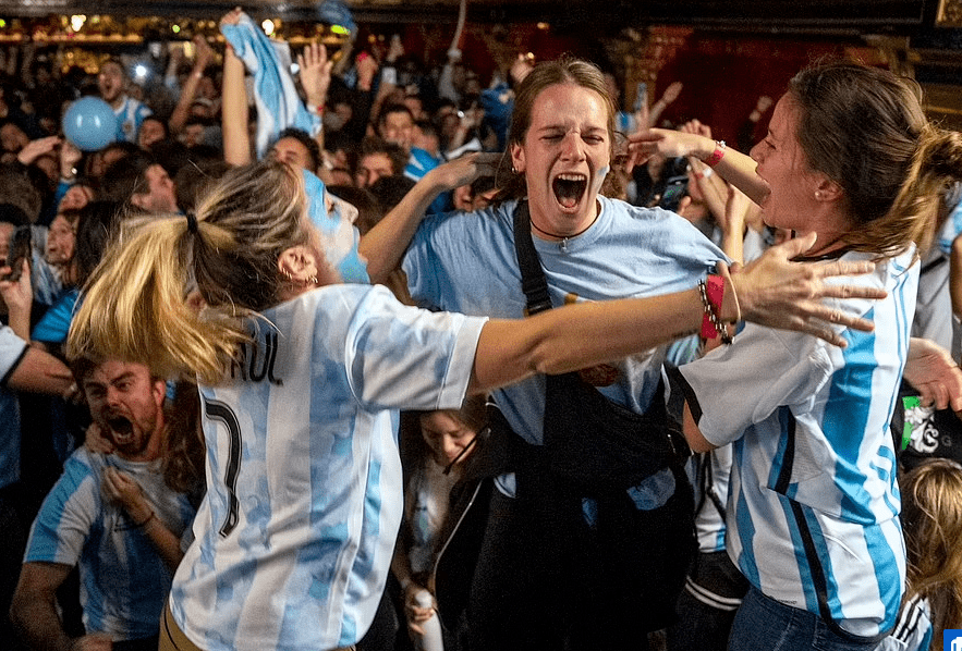 精彩瞬间频频上演，吸引球迷目光