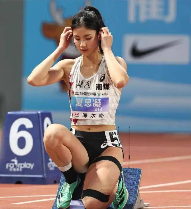 关于南非女子田径选手实力出众斩获金牌的信息