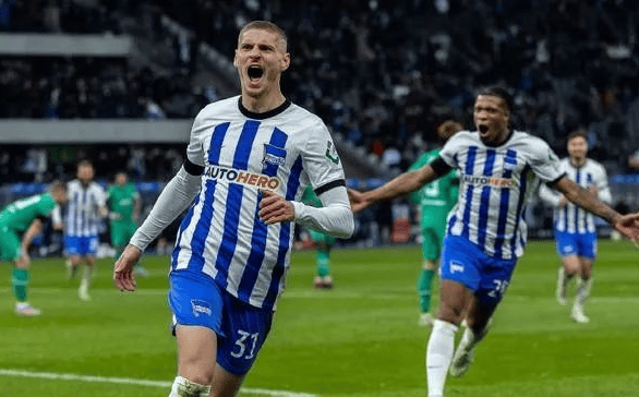 包含柏林赫塔客场大胜，重返联赛前列的词条