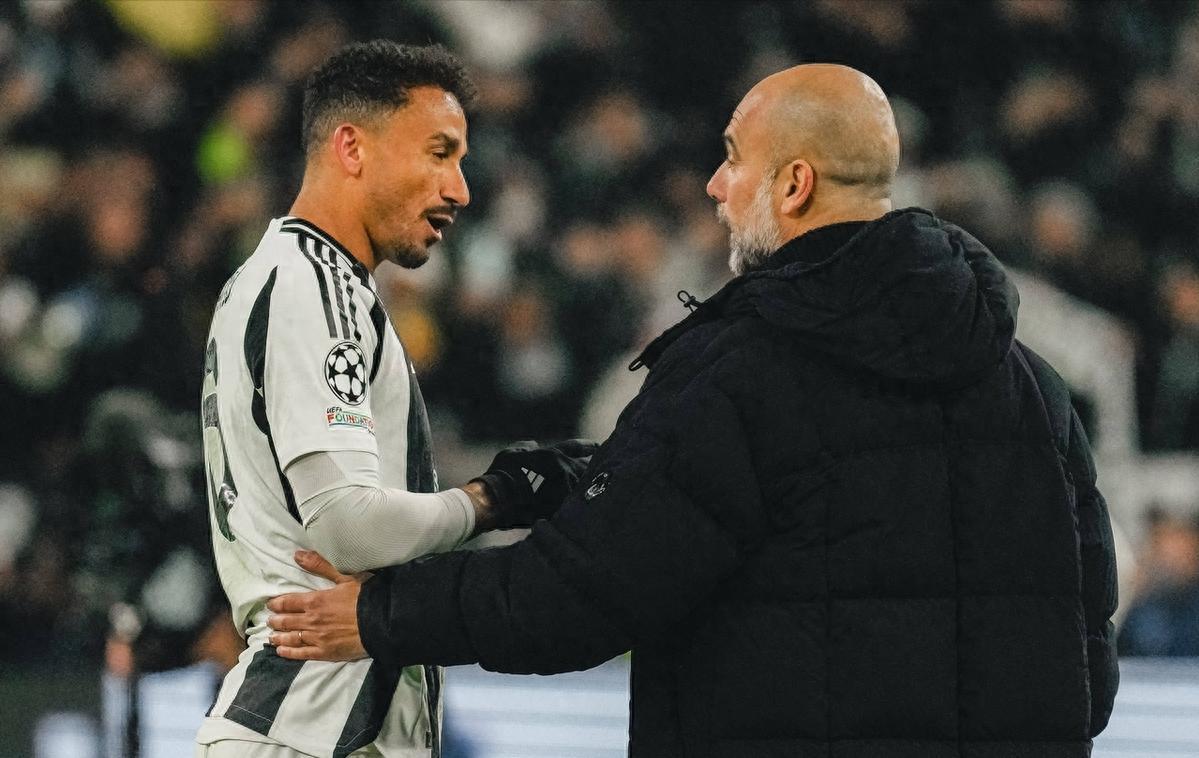 两支劲旅将在绿茵场上进行生死对决,赛果难料! 两支劲旅将在绿茵场上进行生死对决,赛果难料!