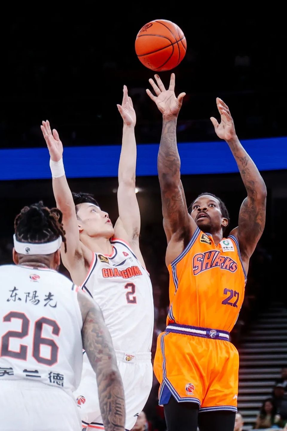上海男篮开启新征程，士气高涨