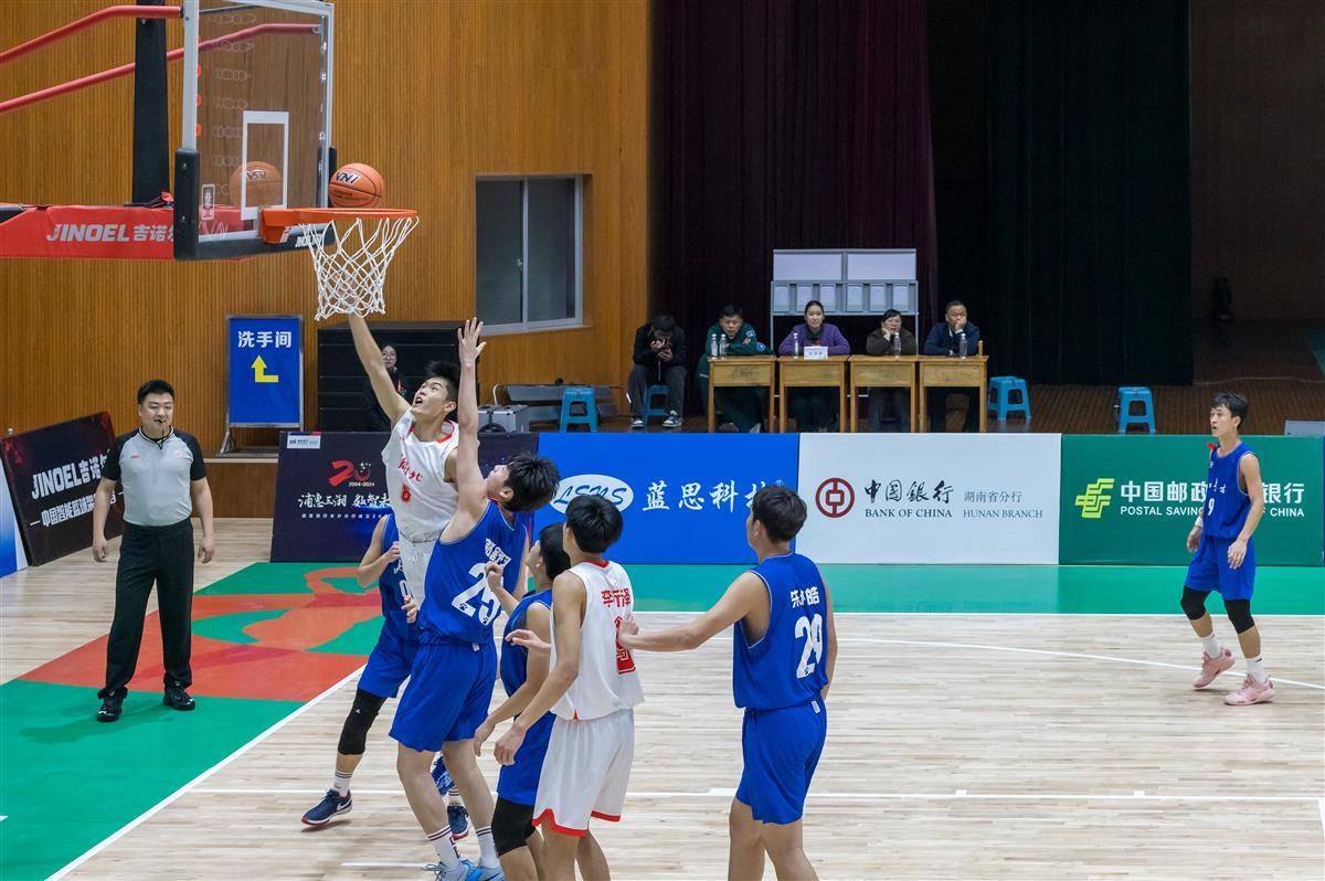 湖北队全队发挥,轻松击败对手 湖北队全队发挥,轻松击败对手