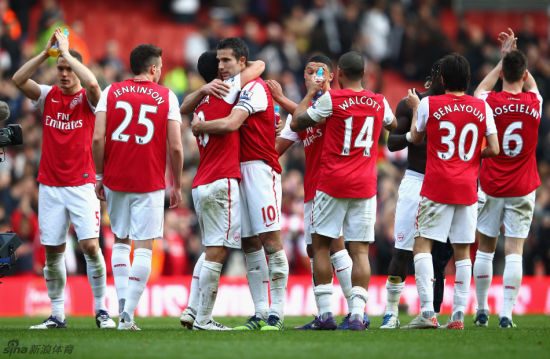 主场逆转时隔晋级,全队欢腾不已 主场逆转时隔晋级,全队欢腾不已