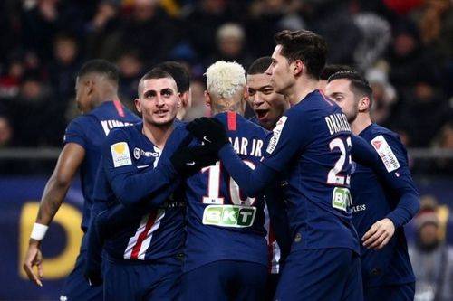 包含巴黎圣日耳曼球迷抗议欧冠裁判判罚的词条