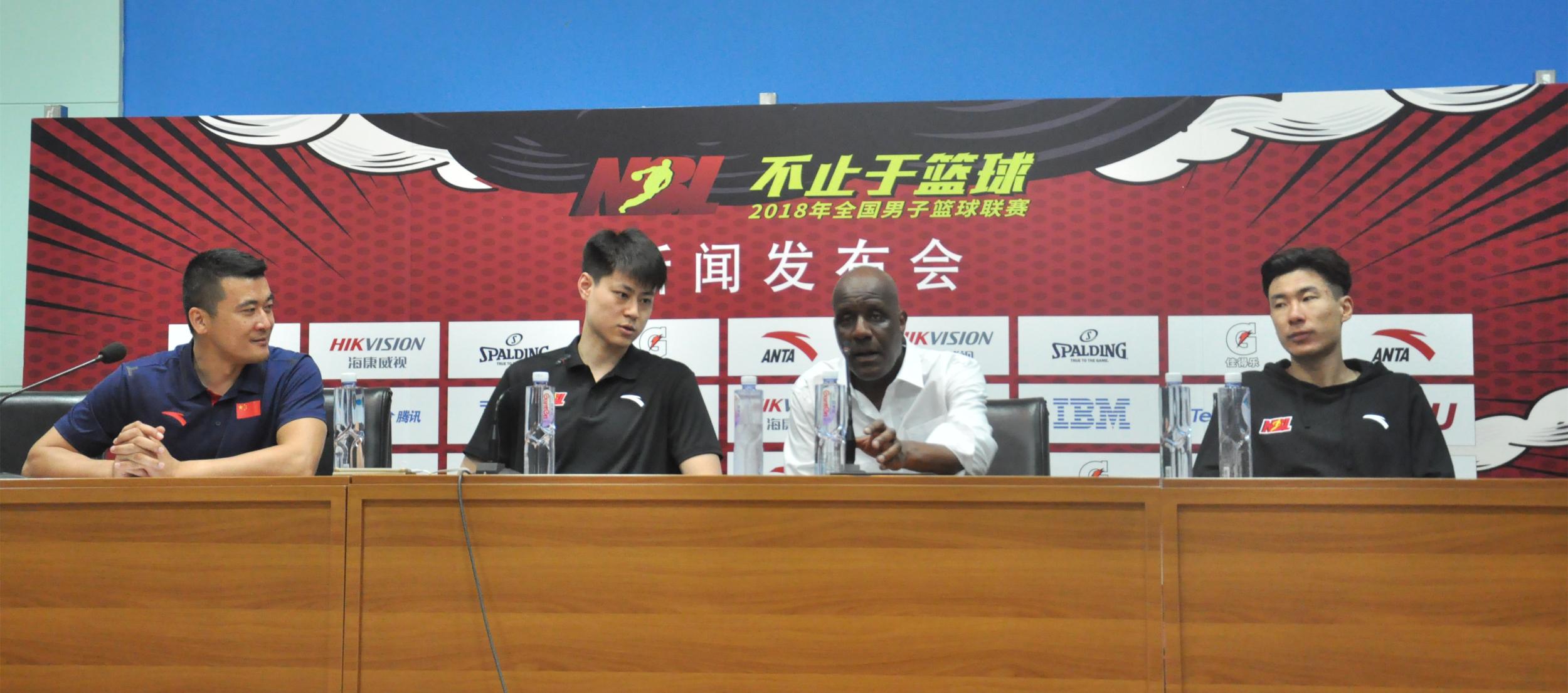 爵士全队发挥出色实现逆转胜利 爵士全队发挥出色实现逆转胜利