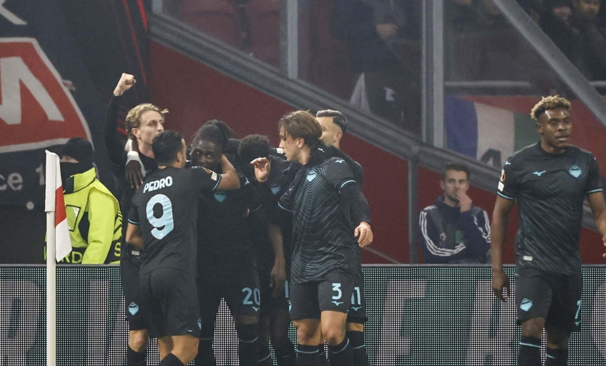 开云体育入口-阿贾克斯队员集训备战欧冠赛场