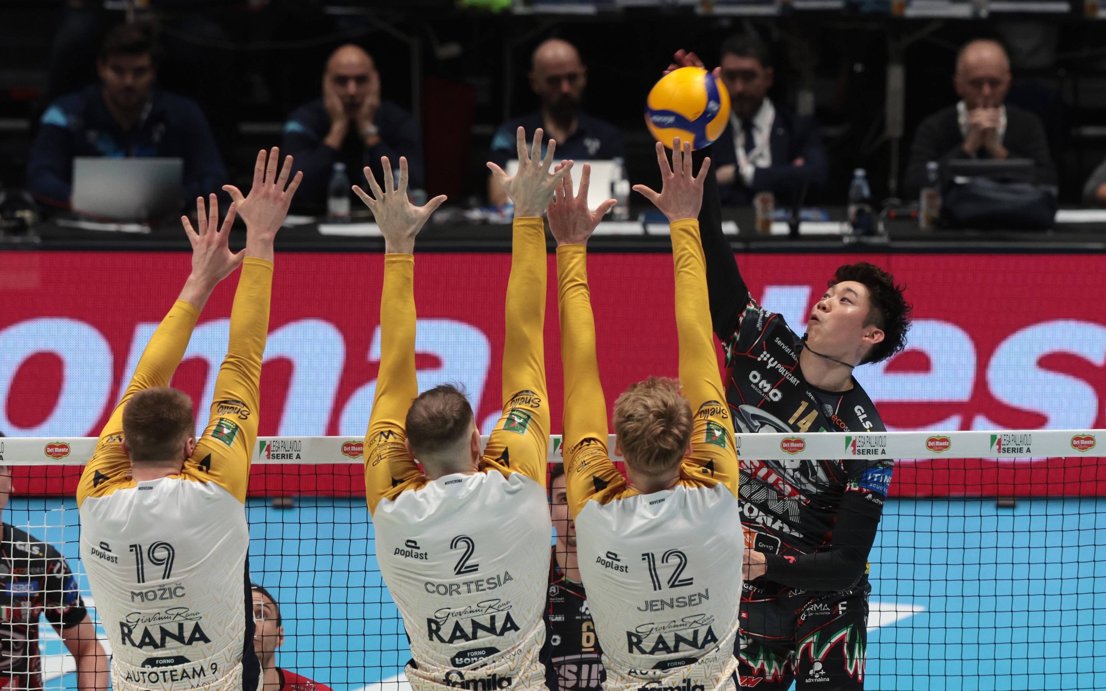 墨西哥队在排球比赛中遭遇困境 墨西哥队在排球比赛中遭遇困境