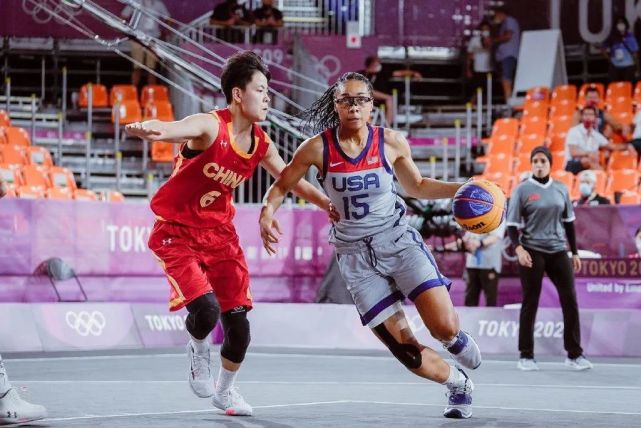 罗马尼亚女篮团队登上颁奖台 罗马尼亚女篮团队登上颁奖台