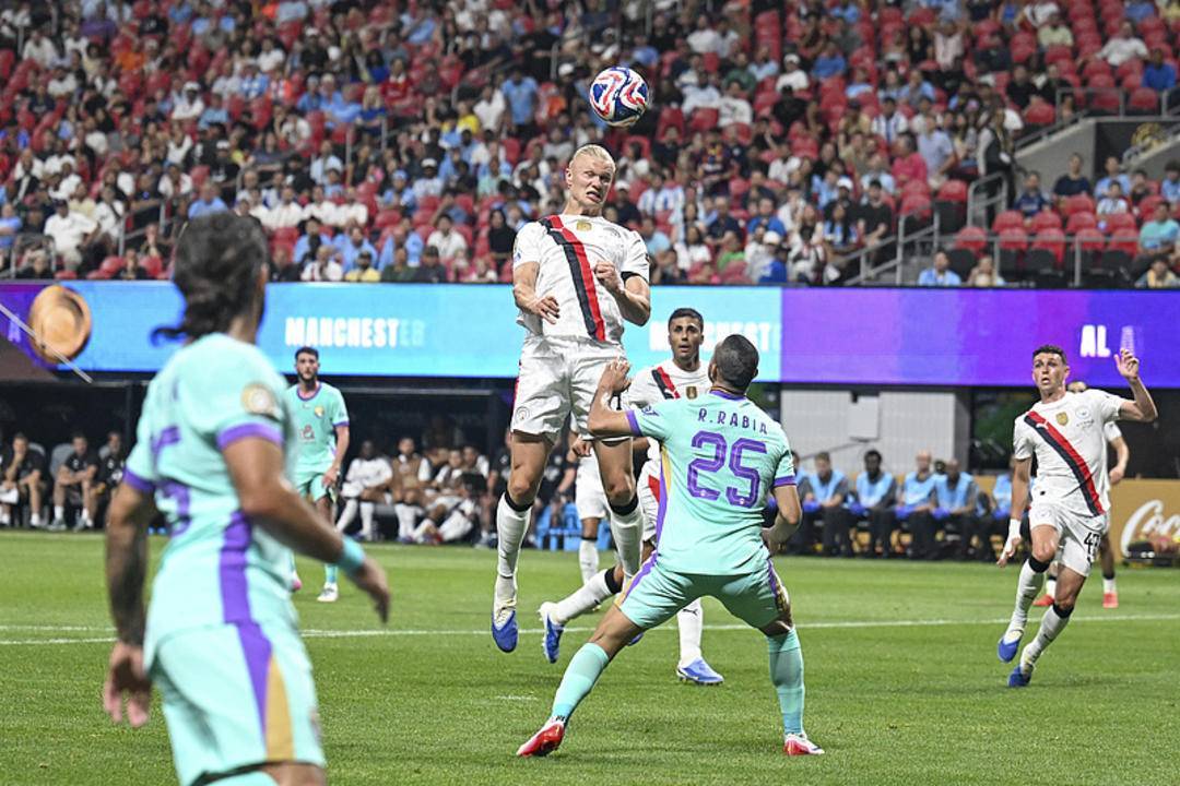 法国联赛冠军竞争激烈,多队争夺头名 法国联赛冠军竞争激烈,多队争夺头名