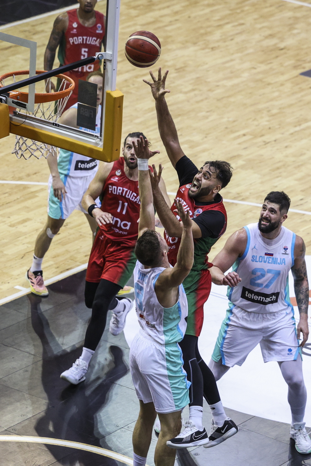 包含欧洲杯预选赛：球队状态良好，备战势在必行的词条