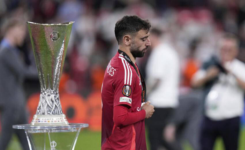 曼联惨败巴塞罗那,欧冠比赛遭遇失利 曼联惨败巴塞罗那,欧冠比赛遭遇失利