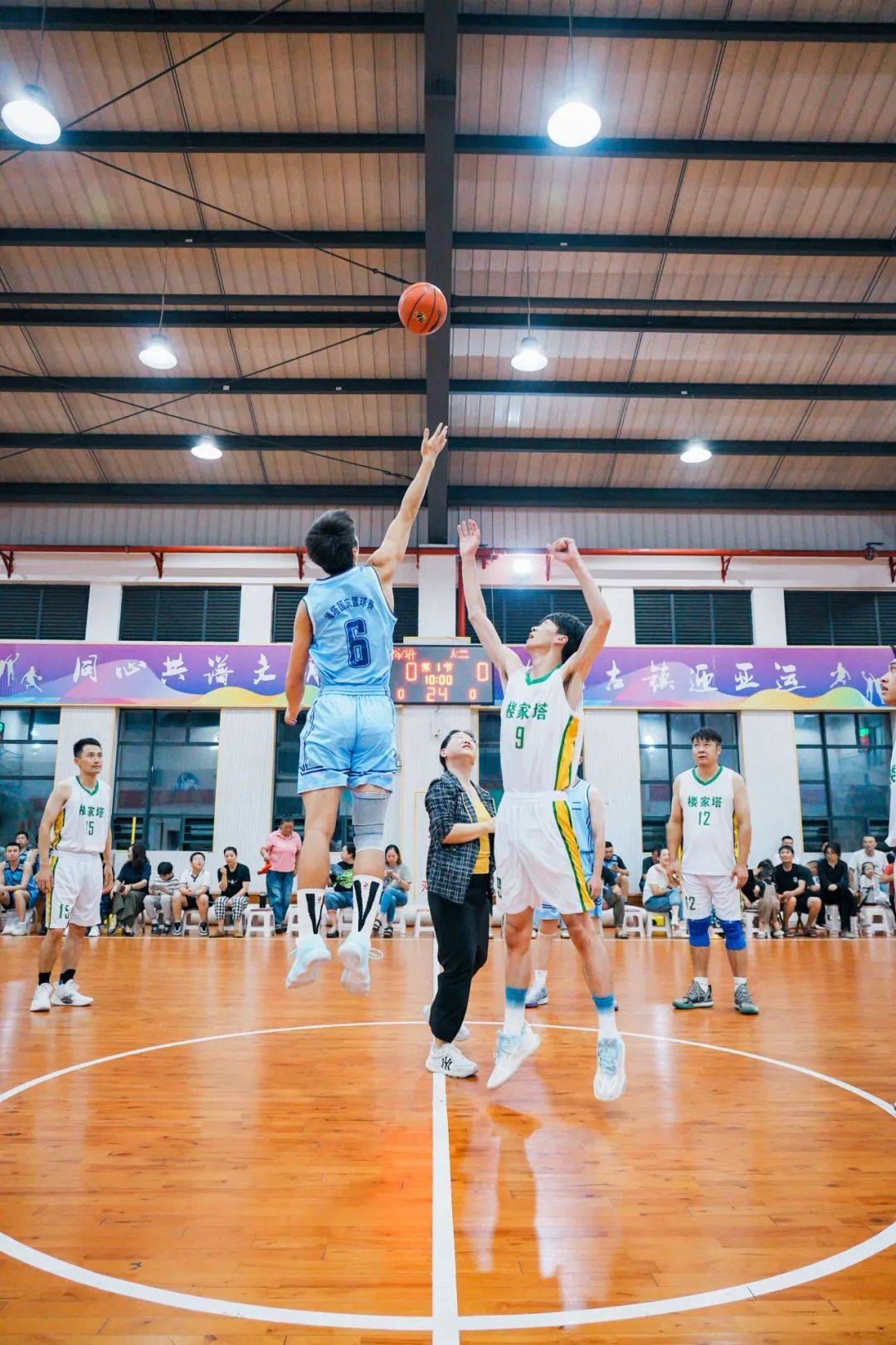 开云体育中国-包含纷纷射门，球场气氛如火如荼的词条