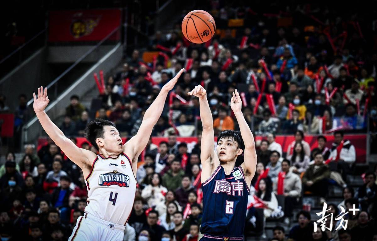 广东队主场大胜,展现强大实力 广东队主场大胜,展现强大实力