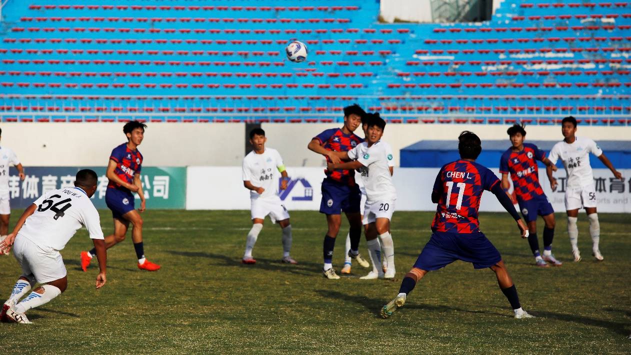 开云体育APP下载-足球赛场角逐激烈，球队实力均衡