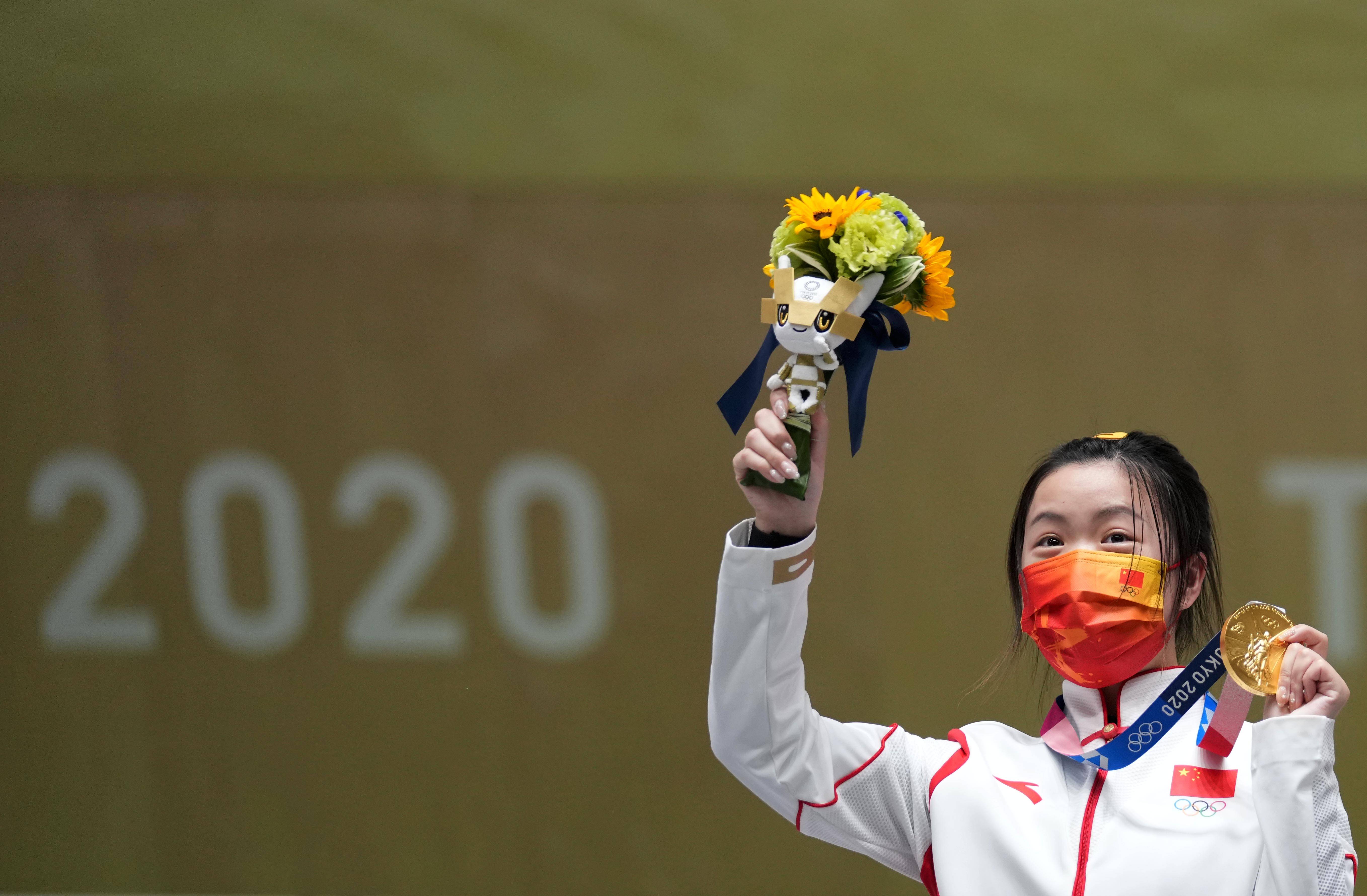 捷克代表团在射击比赛中夺得金牌 捷克代表团在射击比赛中夺得金牌