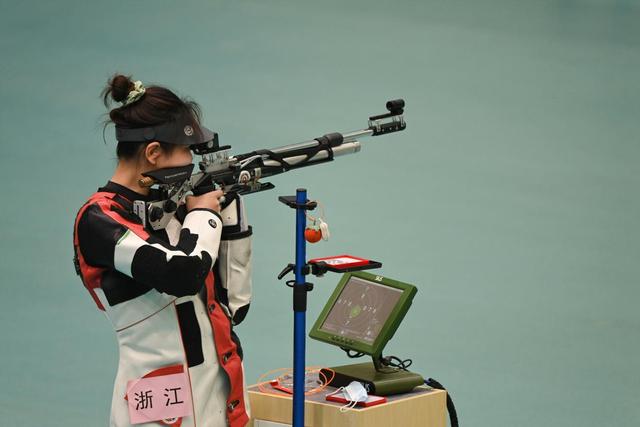 捷克代表团在射击比赛中夺得金牌 捷克代表团在射击比赛中夺得金牌