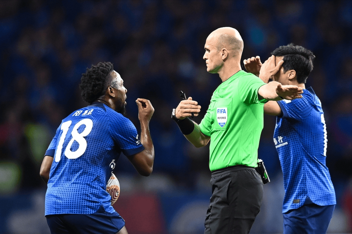 上港主场被申鑫逼平,落后恒大仍领跑中超积分榜 上港主场被申鑫逼平,落后恒大仍领跑中超积分榜