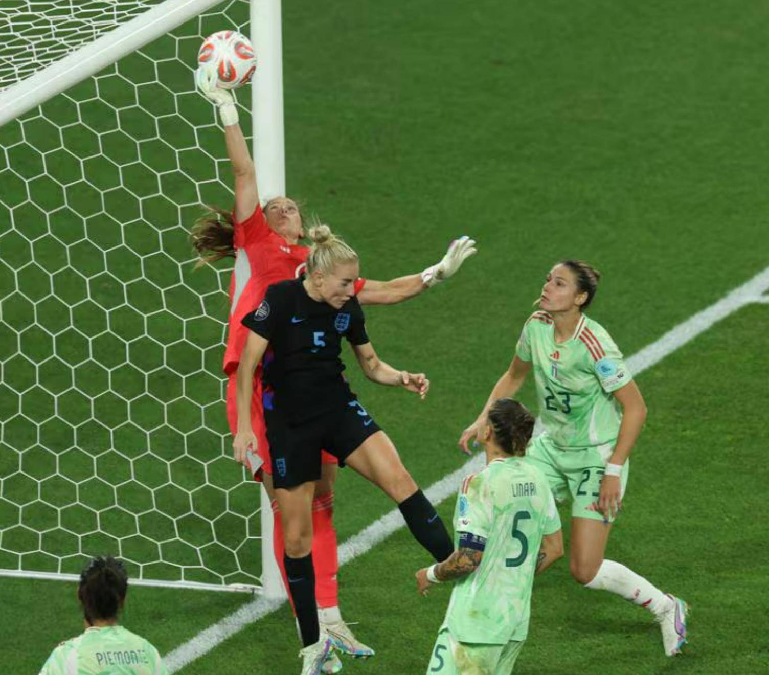 开云官方app入口-意大利女足队在比赛中取得胜利连连