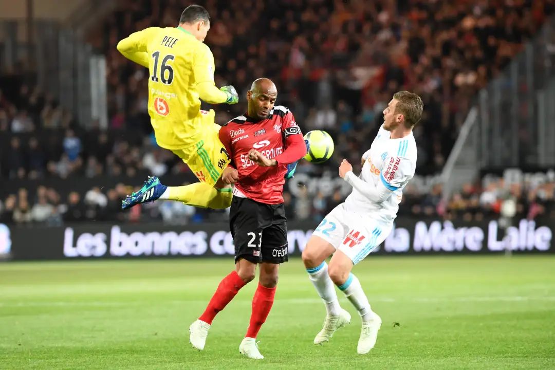 甘冈客场不敌巴黎,遭遇失利 甘冈客场不敌巴黎,遭遇失利