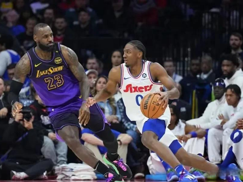 开云下载-湖人对阵人戴维斯对西蒙斯的较量