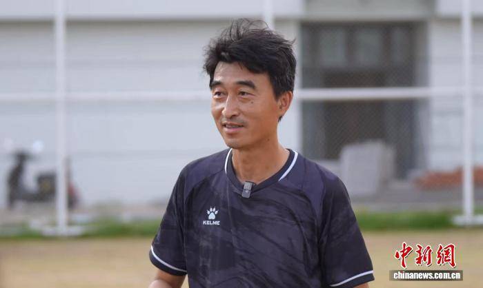 草根球队逆袭夺得胜利，引来大众热议