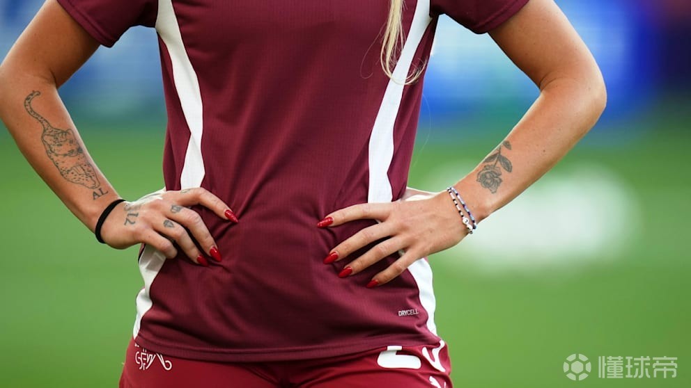 奥地利女足球员备战热身比赛,迎接挑战 奥地利女足球员备战热身比赛,迎接挑战