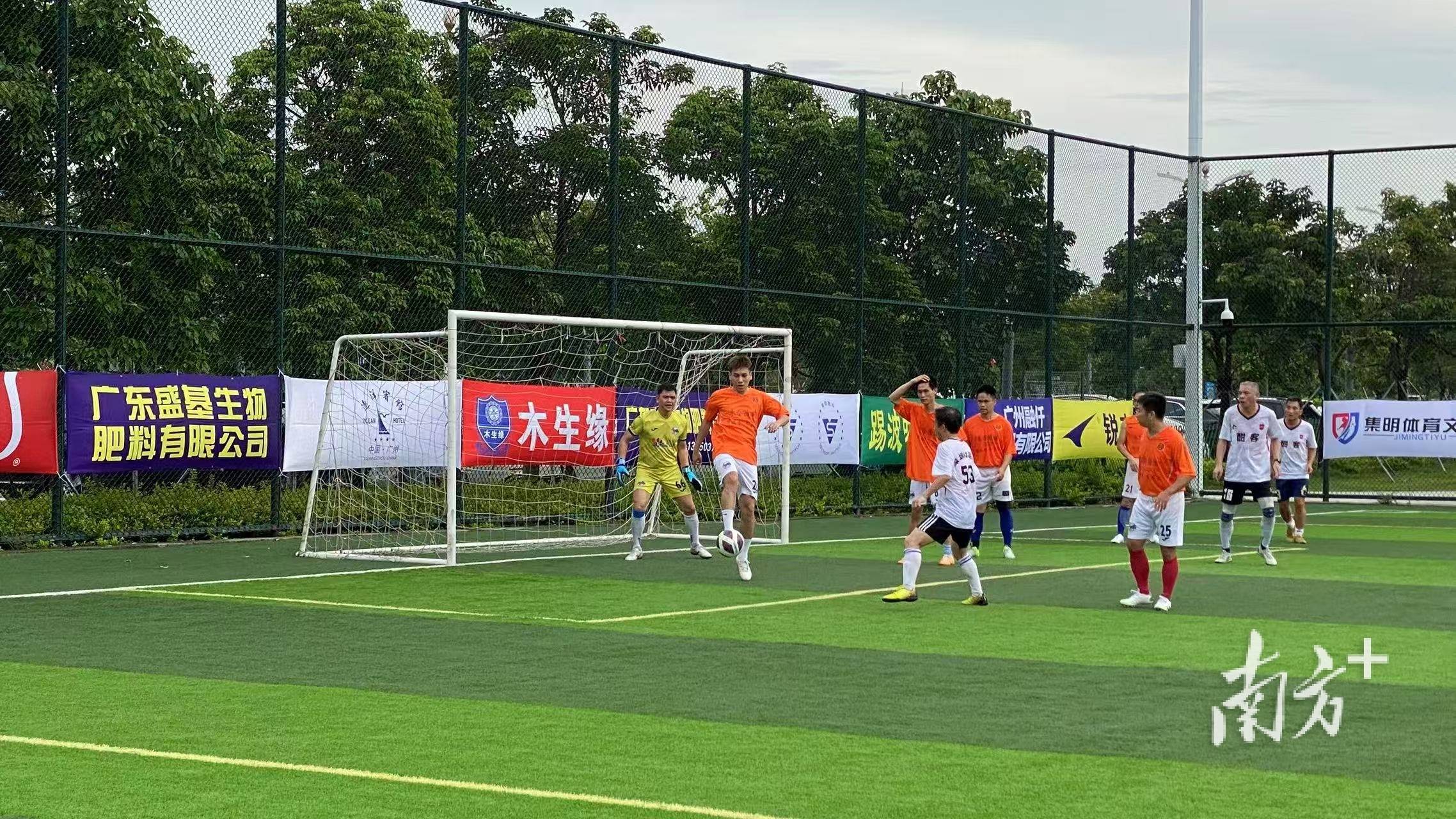 激情燃烧的足球对决,胜利近在眼前 激情燃烧的足球对决,胜利近在眼前