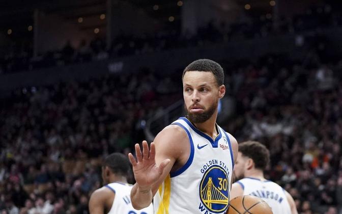 勇士勇破天际:库里45分逆袭火箭 勇士勇破天际:库里45分逆袭火箭