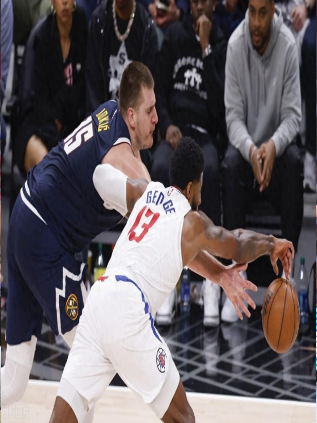 开云官方app入口-快船大胜魔术，乔治复出砍下25分