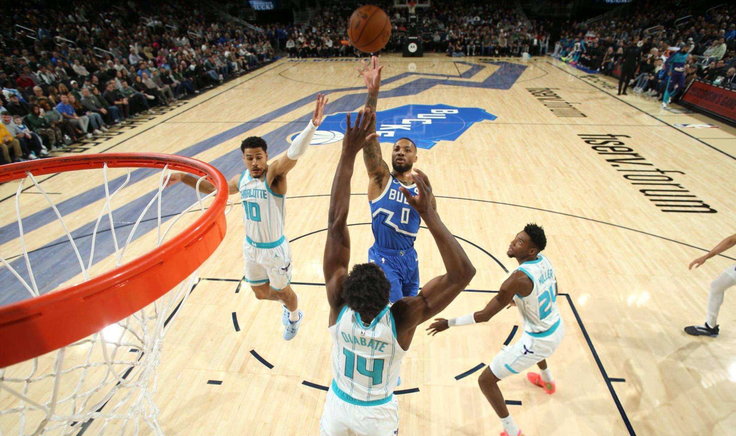 雄鹿胜黄蜂,连胜进行中! 雄鹿胜黄蜂,连胜进行中!