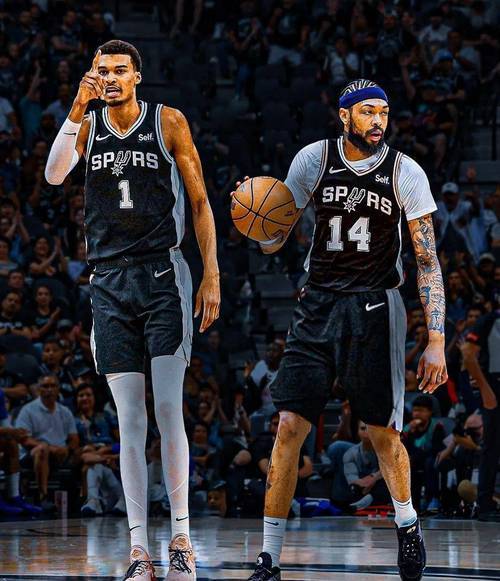 鹈鹕力克篮网，豪取胜利