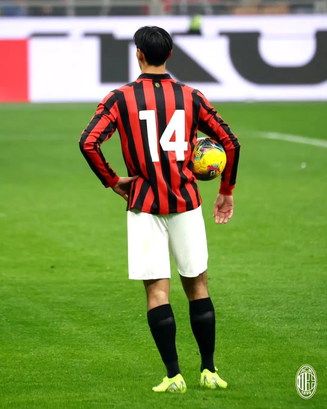 AC米兰主场击败对手，继续领跑